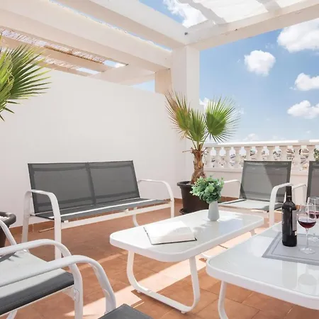 Amazing In With 3 Bedrooms, Wifi&outdoor Swimming Pool *