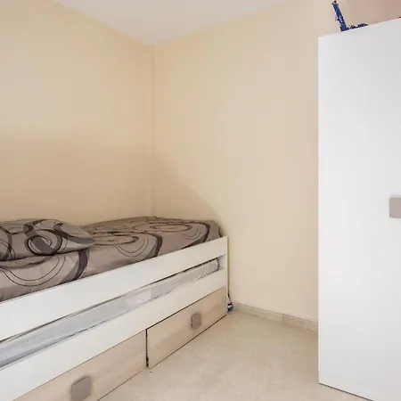 Vakantiehuis Amazing In With 3 Bedrooms, Wifi&outdoor Swimming Pool